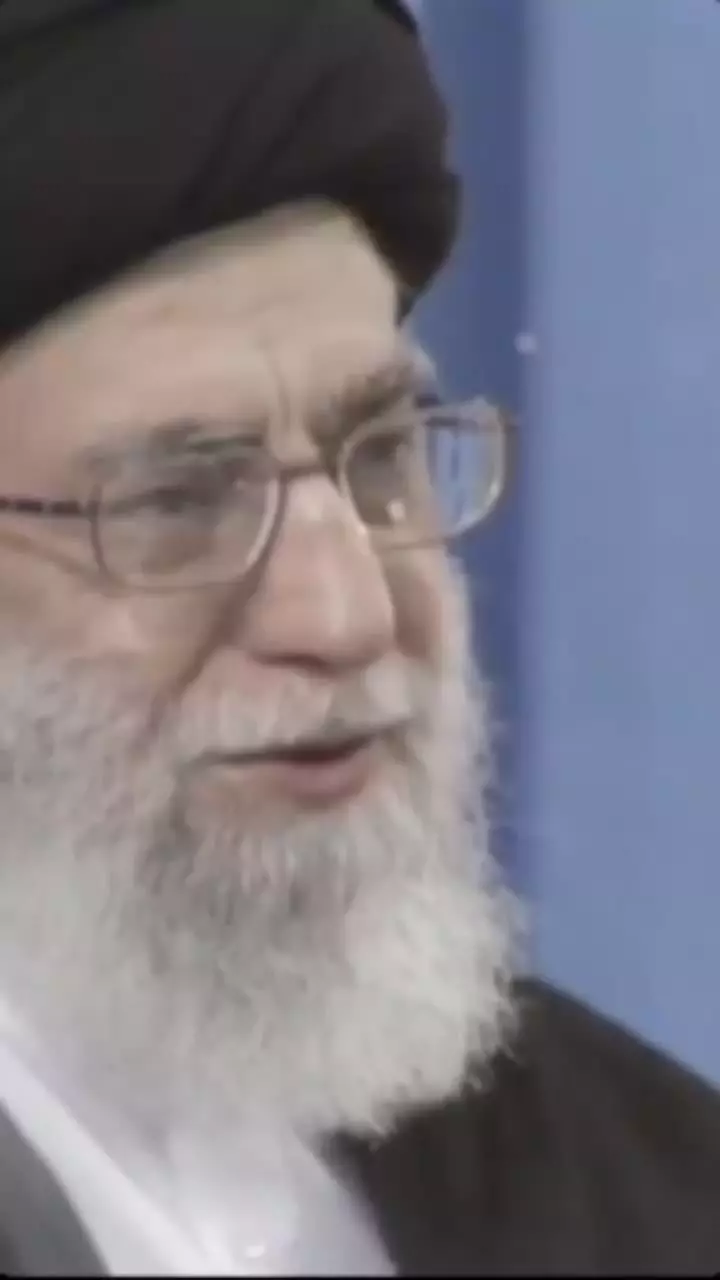امام شهید •هر چه را که دوست بداری،  روزی از تو جدا خواهد شد...🥀