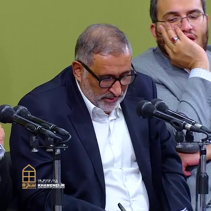 اشک‌‌های رهبر شهید انقلاب رضوان‌الله‌علیه هنگام خواندن شعری