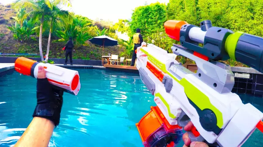 تفنگ بازی اکشن : Nerf War : جنگ و نبرد با تفنگ اسباب بازی نرف : سرگرمی کودک