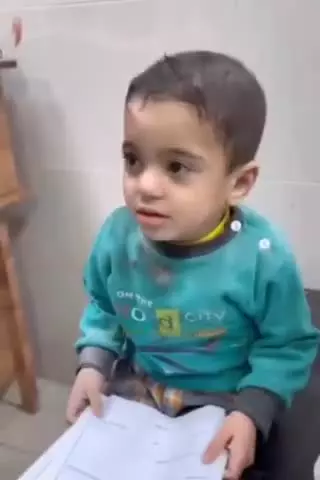 دختر ۳ ساله غزه ای❗️  روشنفکران نگویند که درباره درد جانکاه حضرت رقیه (س) اغراق شده است!