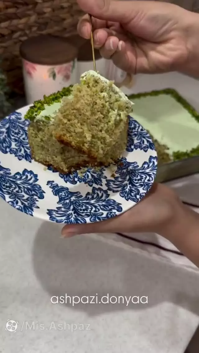 طرز تهیه کیک سه شیر پسته با بافت ابریشمی