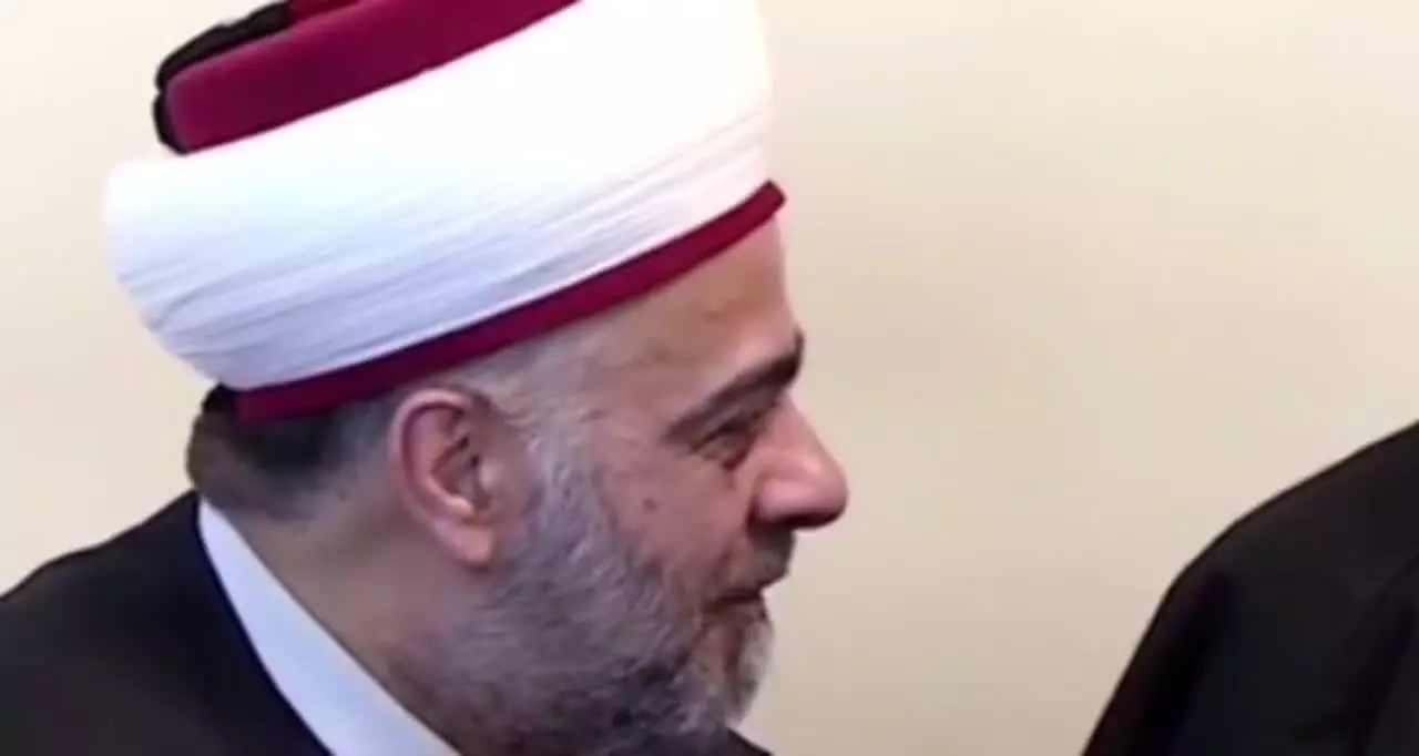 ⭕️ آقا فرمودند : روزی که در قدس نماز میخوانید خیلی نزدیک است ، ممکن است بنده اون روز نباشم