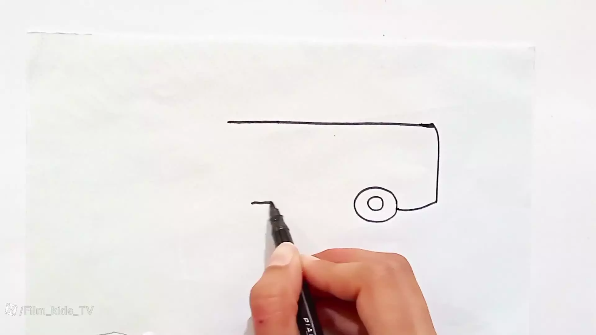 چگونه یک اتوبوس مدرسه بکشیم؟ راهنمای نقاشی برای بچه‌ها