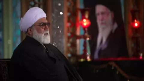خ ون رهبر شهید انقلاب اسلامی ریخته شد تا هم ایران و هم اسلام بمانند