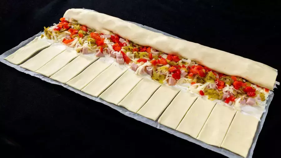 طرز تهیه غذاهای خوشمزه، ساده، آشپزی سریع ، طرز پخت پیتزا رول شده با خمیر هزارلا