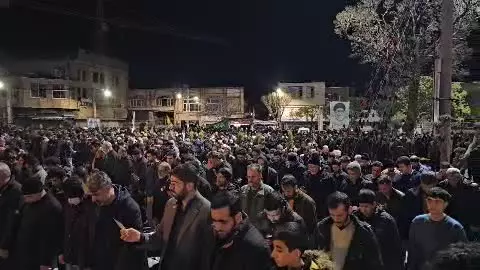 برپایی نماز استغاثه امام زمان (عج) در اجتماع مردم اراک