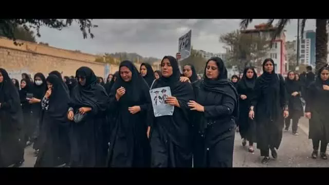 موزیک ویدئو "موهای خاکی" جدیدترین اثر رضا صادقی