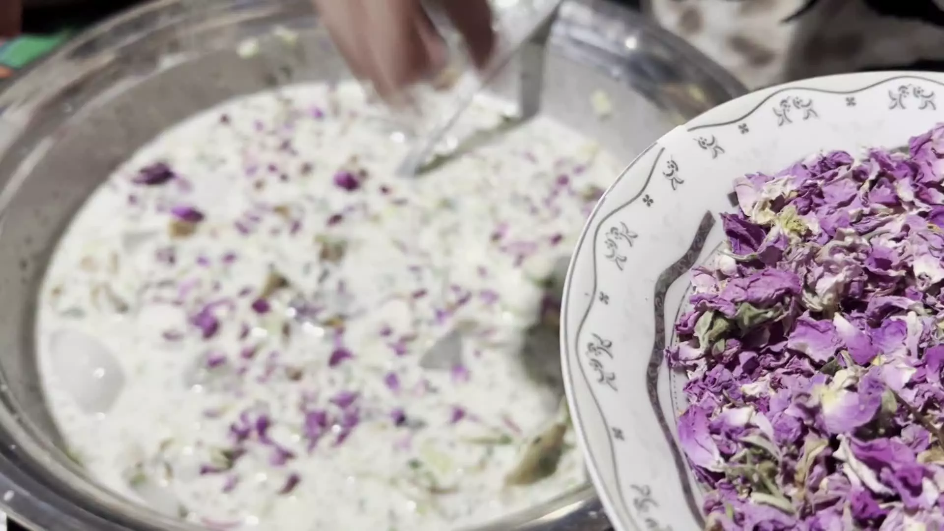 طرز تهیه آبدوغ خیار ویژه: طعمی خنک و دلپذیر برای تابستان