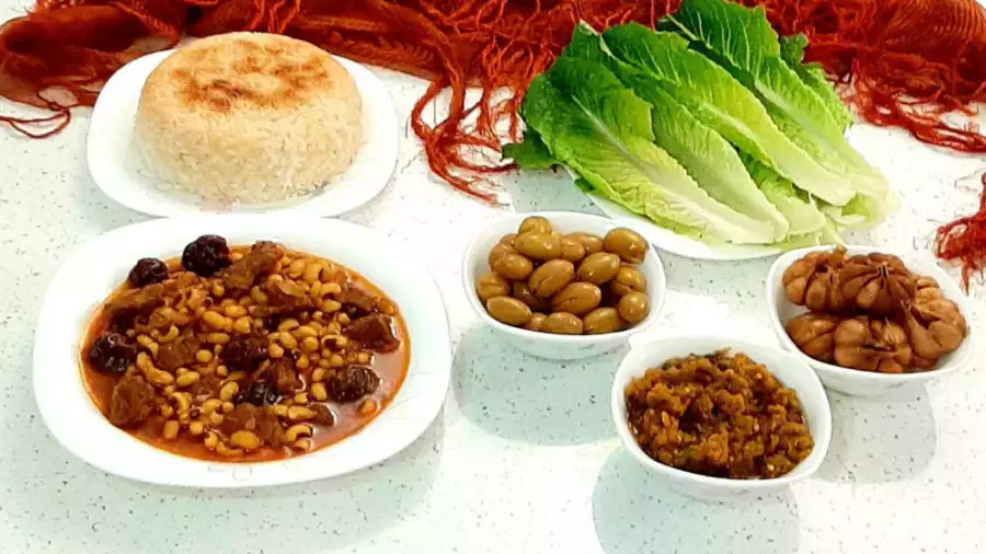 طرز تهیه خورش ترشی قورمه(گورما یا قورما) اردبیلی