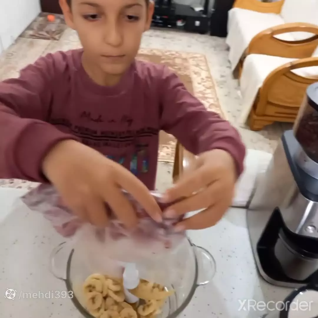 آموزش درست کردن بستنی توت فرنگی با موز
